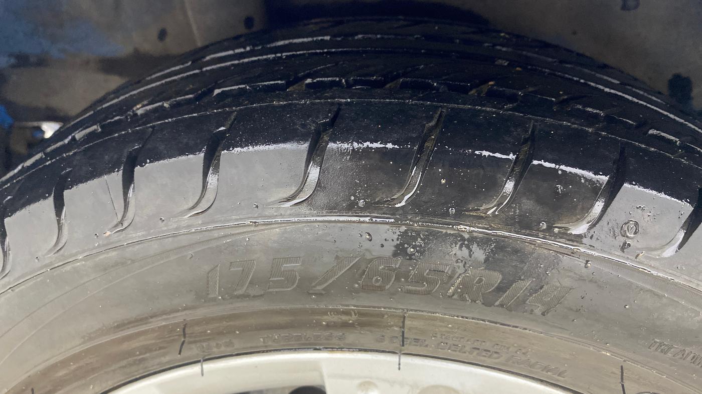 2013 Honda Brio S MT, Petrol, Manual, 90,117 km, Right Rear Tyre Tread