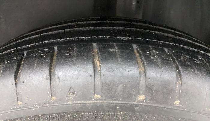 2018 Volkswagen Ameo HIGHLINE PLUS 1.5L AT 16 ALLOY, Diesel, Automatic, 39,028 km, Left Rear Tyre Tread