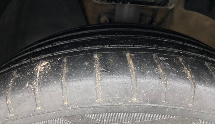 2018 Volkswagen Ameo HIGHLINE PLUS 1.5L AT 16 ALLOY, Diesel, Automatic, 39,028 km, Left Front Tyre Tread
