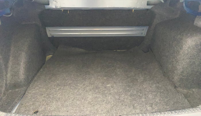 2014 Volkswagen Vento HIGHLINE 1.2 TSI, Petrol, Manual, 1,13,524 km, Boot Inside