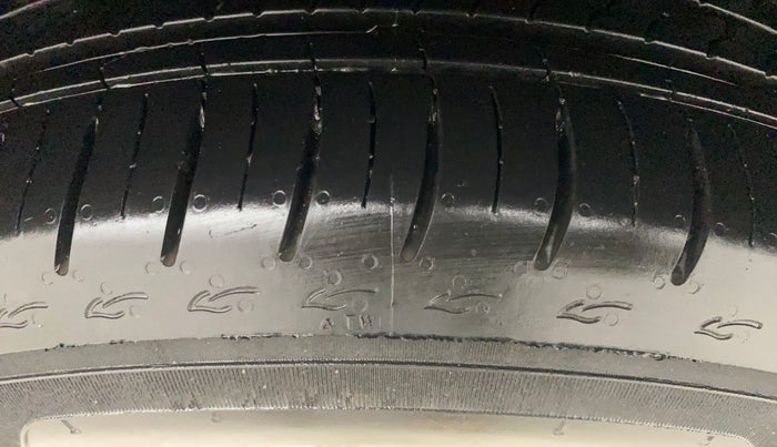 2014 Volkswagen Vento HIGHLINE 1.2 TSI, Petrol, Manual, 1,13,524 km, Left Rear Tyre Tread