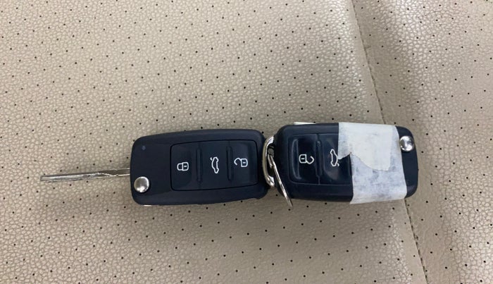 2014 Volkswagen Vento HIGHLINE 1.2 TSI, Petrol, Manual, 1,13,524 km, Key Close Up