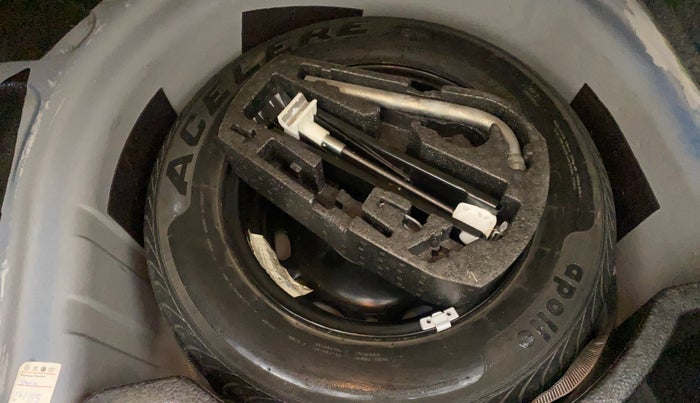 2014 Volkswagen Vento HIGHLINE 1.2 TSI, Petrol, Manual, 1,13,524 km, Spare Tyre