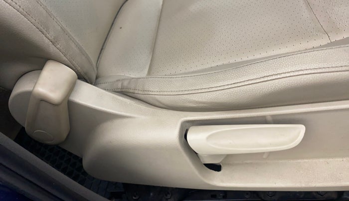 2014 Volkswagen Vento HIGHLINE 1.2 TSI, Petrol, Manual, 1,13,524 km, Driver Side Adjustment Panel