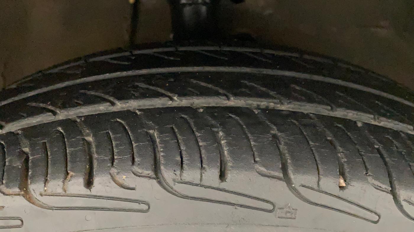 2010 Maruti Ritz VXI, Petrol, Manual, 91,909 km, Right Front Tyre Tread