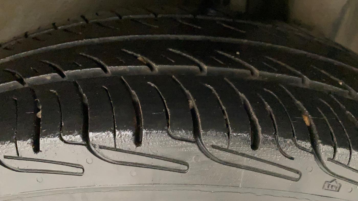 2010 Maruti Ritz VXI, Petrol, Manual, 91,909 km, Left Rear Tyre Tread