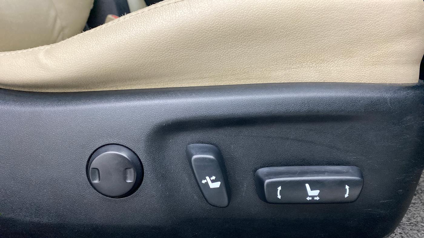 2015 Toyota Corolla Altis GL, Petrol, Manual, 45,170 km, Driver Side Adjustment Panel