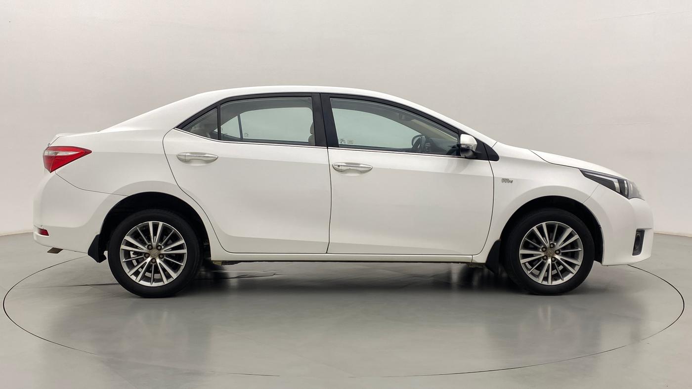 2015 Toyota Corolla Altis GL, Petrol, Manual, 45,170 km, Right Side View