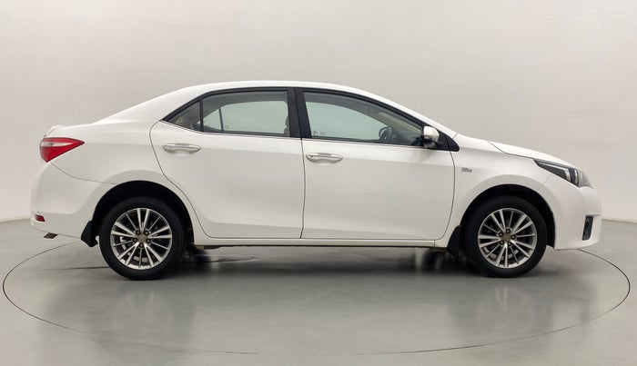 2015 Toyota Corolla Altis GL, Petrol, Manual, 45,170 km, Right Side View