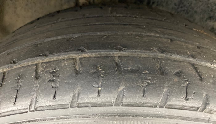 2015 Toyota Corolla Altis GL, Petrol, Manual, 45,170 km, Right Front Tyre Tread