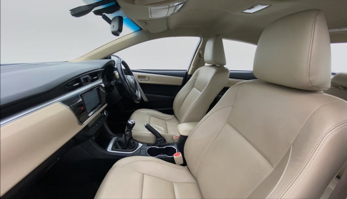 2015 Toyota Corolla Altis GL, Petrol, Manual, 45,170 km, Right Side Front Door Cabin