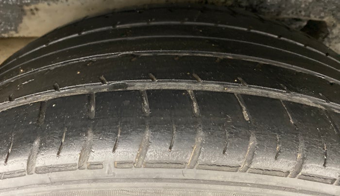 2015 Toyota Corolla Altis GL, Petrol, Manual, 45,170 km, Right Rear Tyre Tread