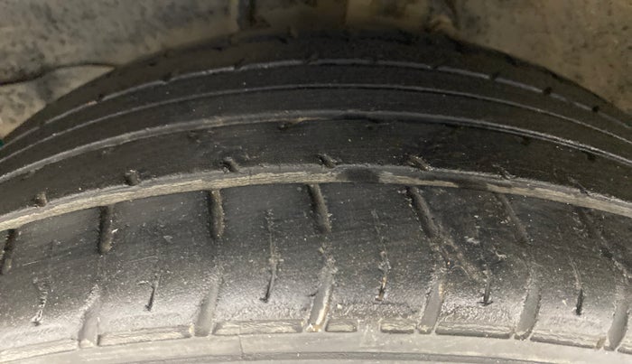 2015 Toyota Corolla Altis GL, Petrol, Manual, 45,170 km, Left Front Tyre Tread