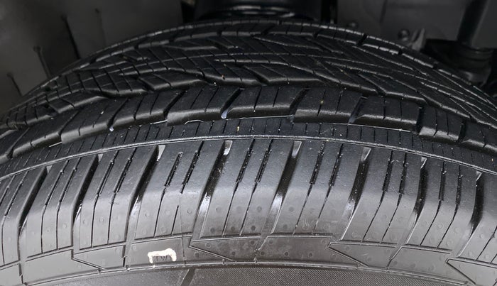 2021 Mahindra Thar LX PETROL HT 4WD AT, Petrol, Automatic, 5,918 km, Right Front Tyre Tread
