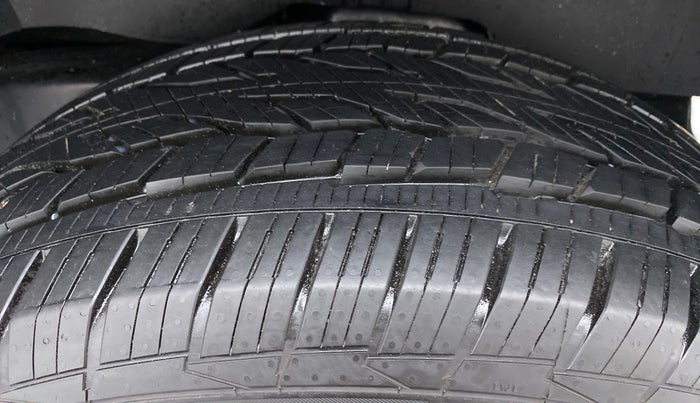 2021 Mahindra Thar LX PETROL HT 4WD AT, Petrol, Automatic, 5,918 km, Left Rear Tyre Tread
