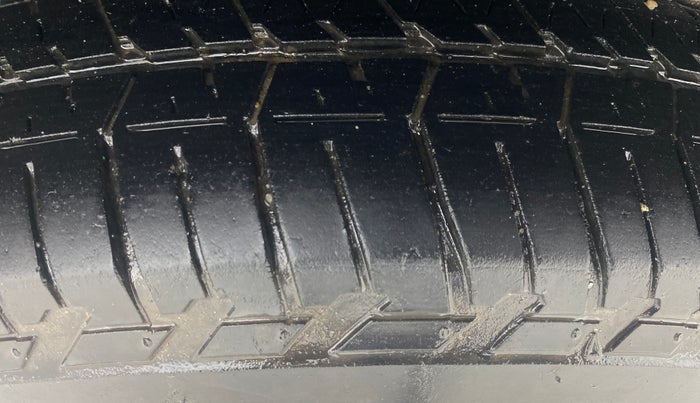 2015 Mahindra XUV500 W10 AWD, Diesel, Manual, 1,08,006 km, Right Rear Tyre Tread