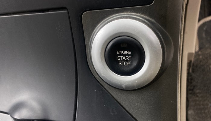 2015 Mahindra XUV500 W10 AWD, Diesel, Manual, 1,08,006 km, Keyless Start/ Stop Button