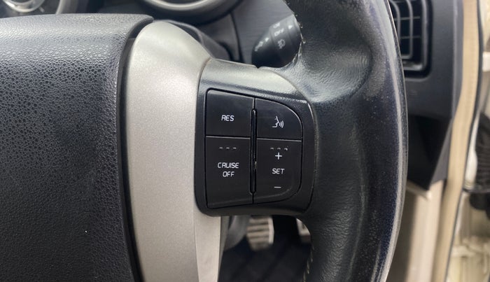 2015 Mahindra XUV500 W10 AWD, Diesel, Manual, 1,08,006 km, Adaptive Cruise Control