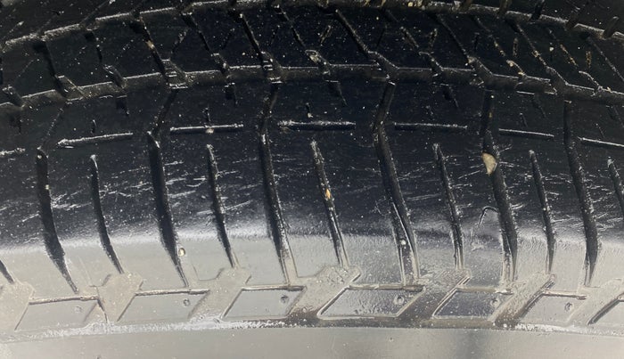 2015 Mahindra XUV500 W10 AWD, Diesel, Manual, 1,08,006 km, Left Rear Tyre Tread