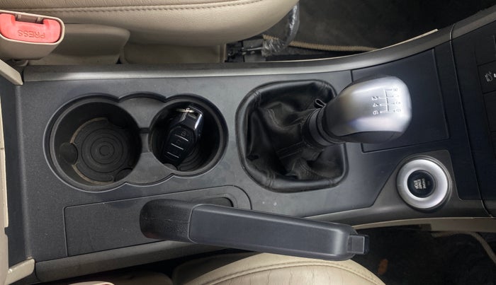 2015 Mahindra XUV500 W10 AWD, Diesel, Manual, 1,08,006 km, Gear Lever