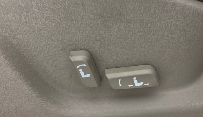 2015 Mahindra XUV500 W10 AWD, Diesel, Manual, 1,08,006 km, Driver Side Adjustment Panel