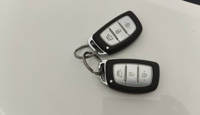 2015 Hyundai Grand i10 ASTA 1.2 KAPPA VTVT, Petrol, Manual, 45,424 km, Key Close Up