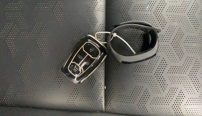 2022 Tata ALTROZ XZA PLUS DARK EDTION, Petrol, Automatic, 50,007 km, Key Close Up