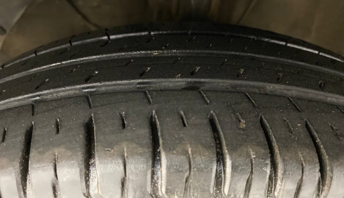 2017 Maruti Dzire VXI AMT, Petrol, Automatic, 28,373 km, Left Front Tyre Tread