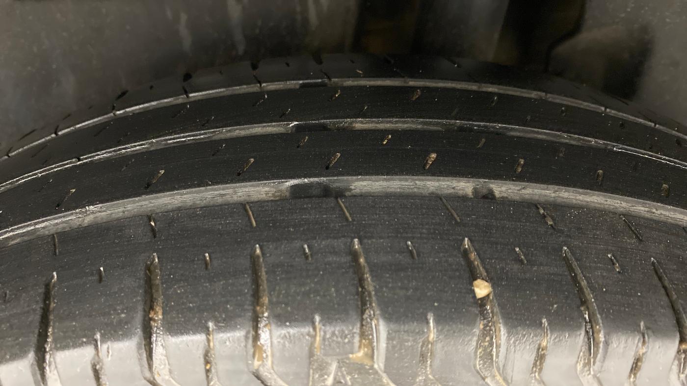 2017 Maruti Dzire VXI AMT, Petrol, Automatic, 28,373 km, Left Rear Tyre Tread