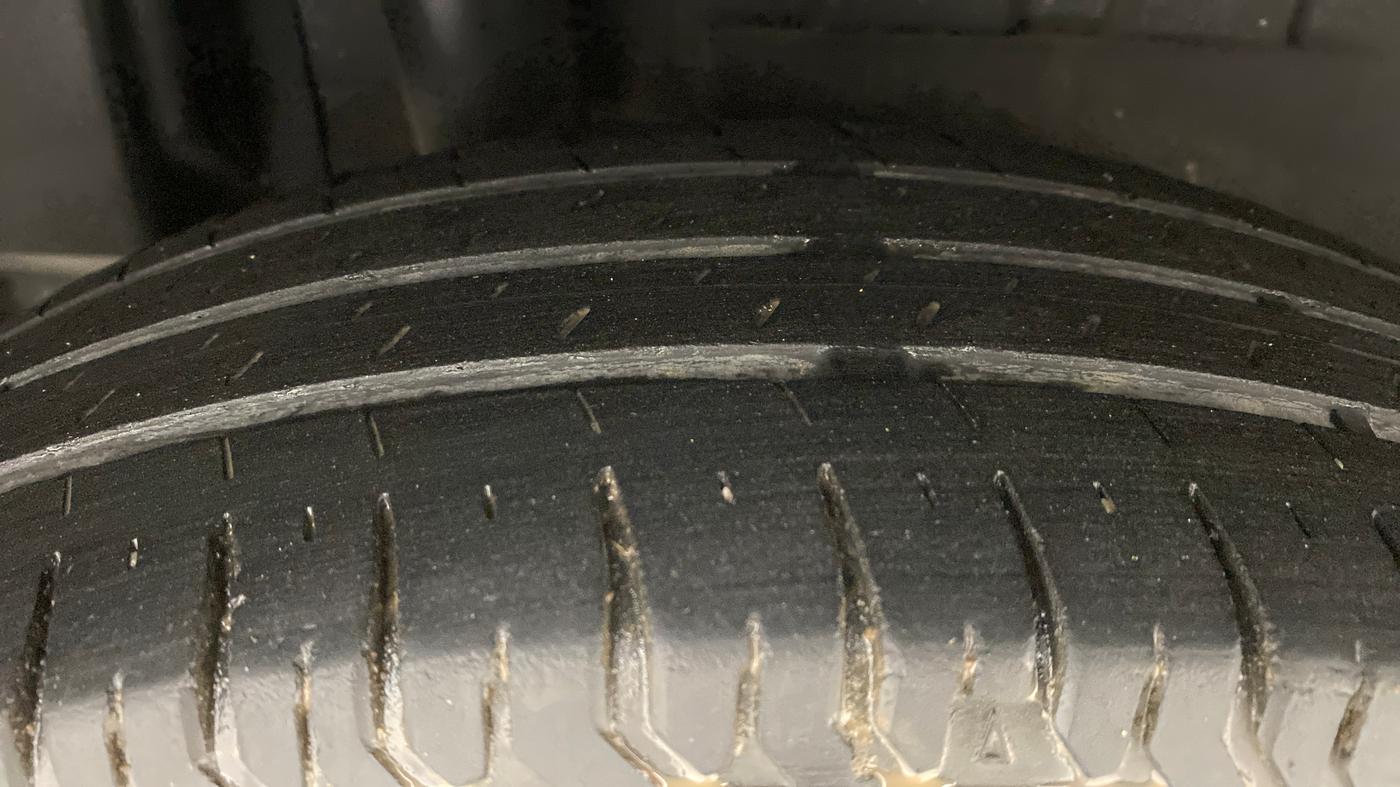 2017 Maruti Dzire VXI AMT, Petrol, Automatic, 28,373 km, Right Rear Tyre Tread