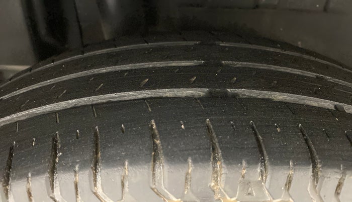 2017 Maruti Dzire VXI AMT, Petrol, Automatic, 28,373 km, Right Rear Tyre Tread
