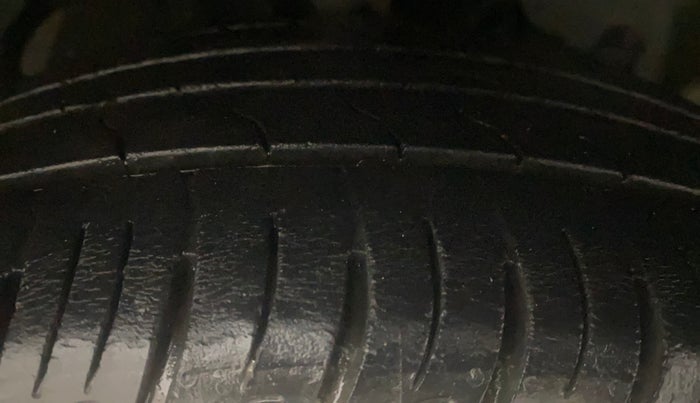 2017 Ford Ecosport TITANIUM 1.5L DIESEL, Diesel, Manual, 97,829 km, Right Front Tyre Tread