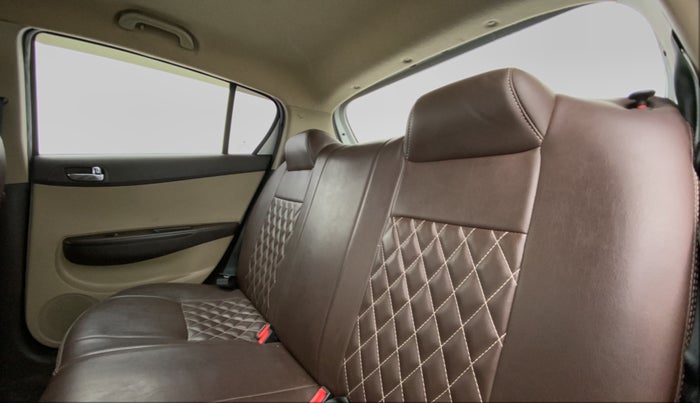 2011 Hyundai i20 MAGNA O 1.2, Petrol, Manual, 44,720 km, Right Side Rear Door Cabin