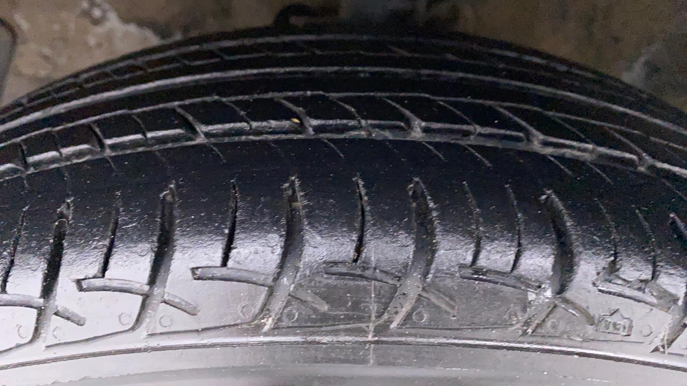 2011 Hyundai i20 MAGNA O 1.2, Petrol, Manual, 44,720 km, Left Front Tyre Tread
