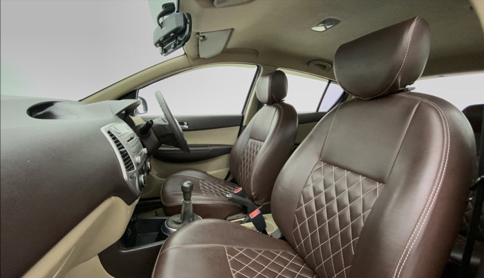 2011 Hyundai i20 MAGNA O 1.2, Petrol, Manual, 44,720 km, Right Side Front Door Cabin