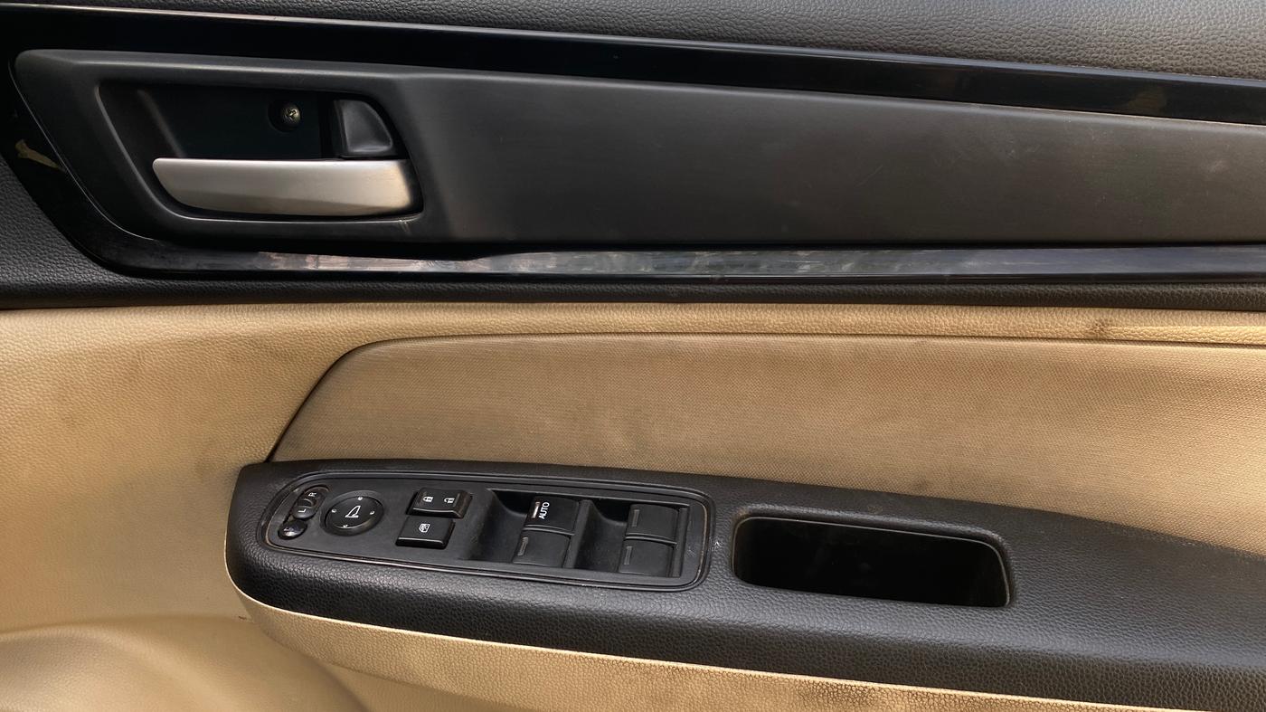 2019 Honda Amaze 1.2L I-VTEC VX CVT, Petrol, Automatic, 76,146 km, Driver Side Door Panels Control