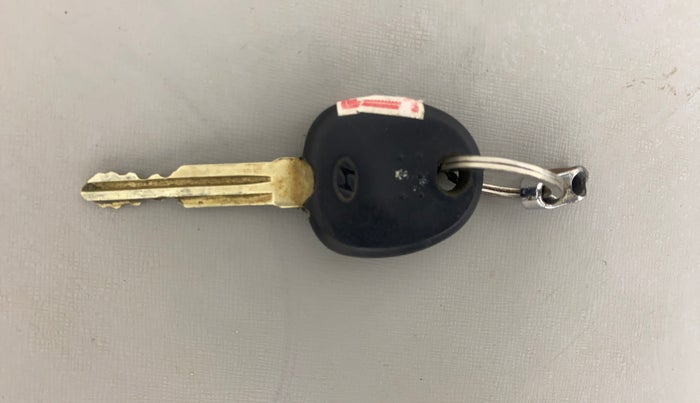 2012 Hyundai Eon ERA +, Petrol, Manual, 98,636 km, Key Close Up