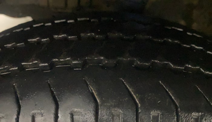 2012 Hyundai Eon ERA +, Petrol, Manual, 98,636 km, Left Front Tyre Tread