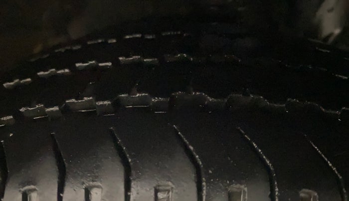 2012 Hyundai Eon ERA +, Petrol, Manual, 98,636 km, Right Front Tyre Tread