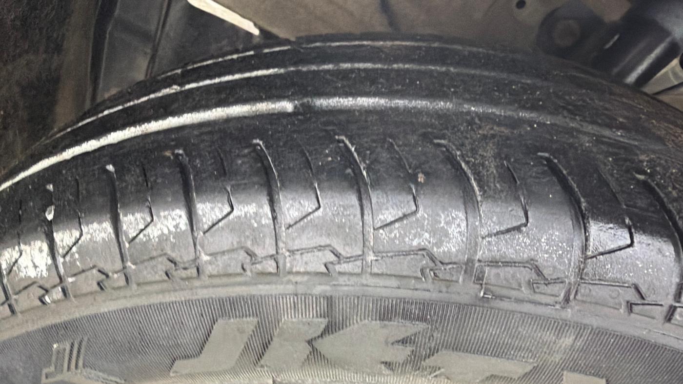2022 Maruti Swift LXI, Petrol, Manual, 38,115 km, Left Front Tyre Tread