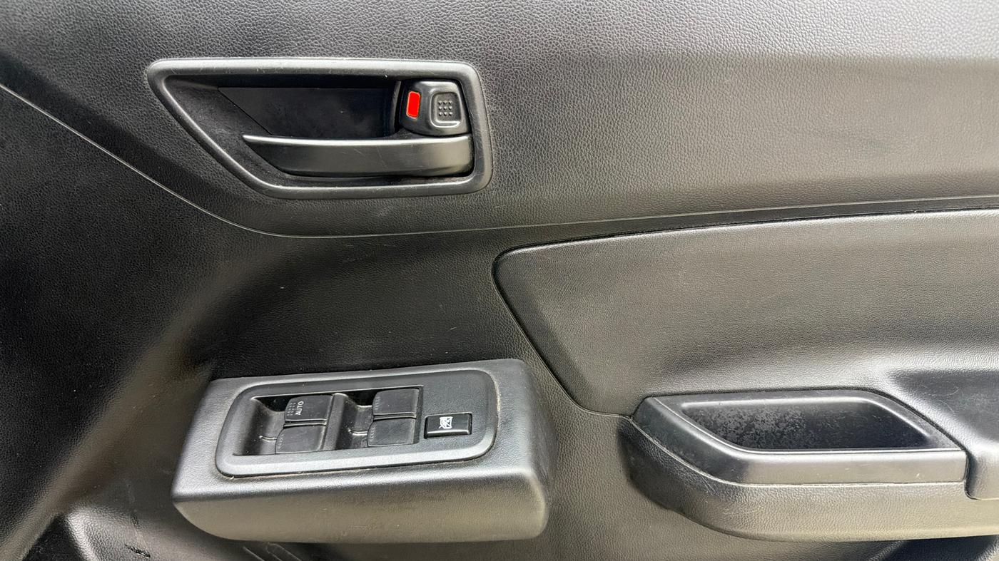 2022 Maruti Swift LXI, Petrol, Manual, 38,115 km, Driver Side Door Panels Control