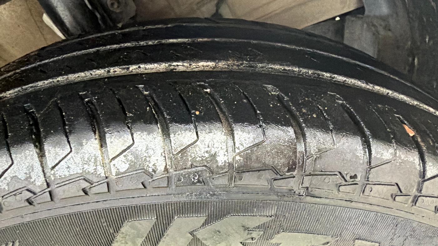 2022 Maruti Swift LXI, Petrol, Manual, 38,115 km, Right Front Tyre Tread
