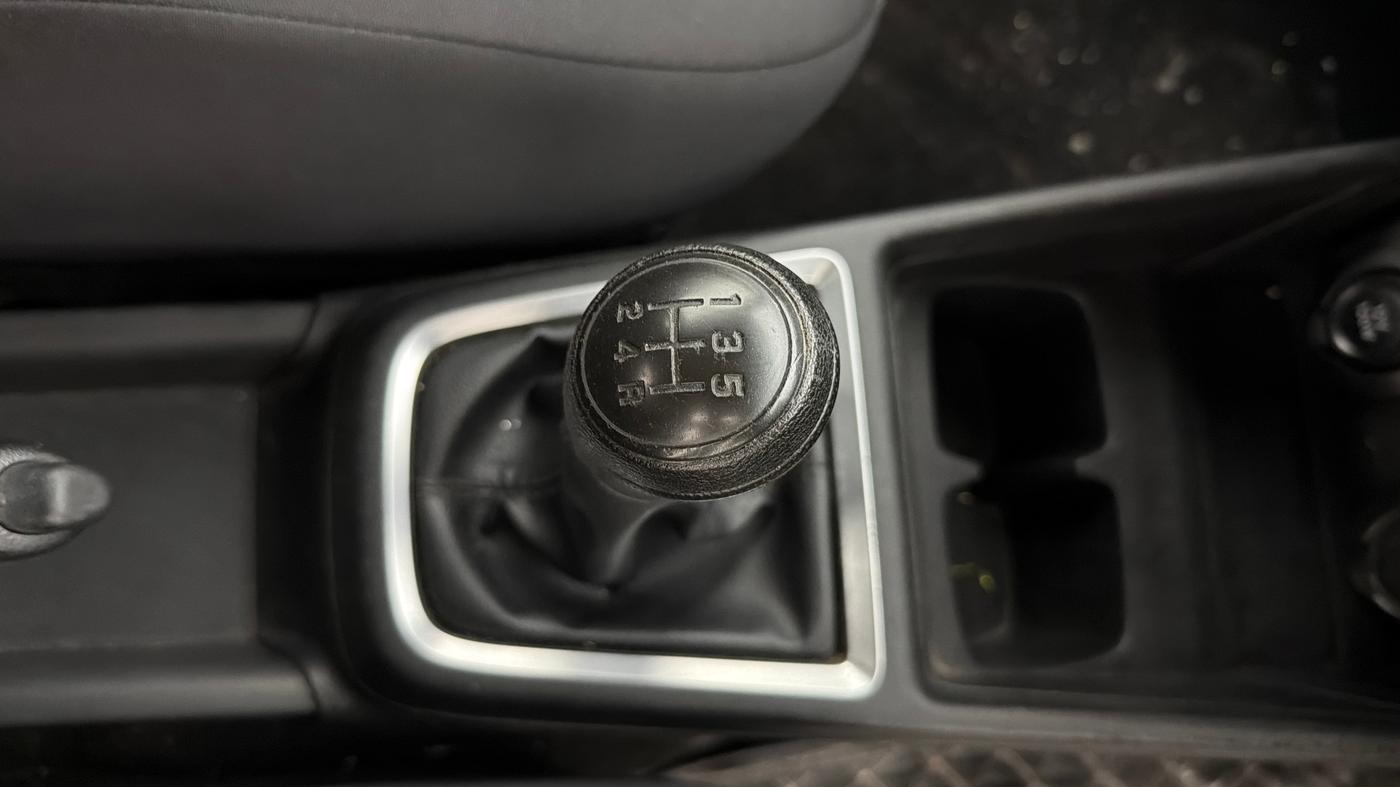 2022 Maruti Swift LXI, Petrol, Manual, 38,115 km, Gear Lever