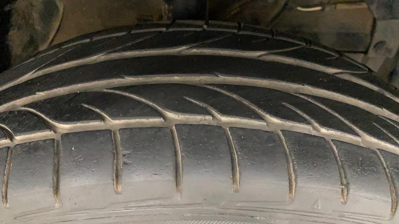 2016 Maruti Vitara Brezza VDI (O), Diesel, Manual, 58,038 km, Right Front Tyre Tread