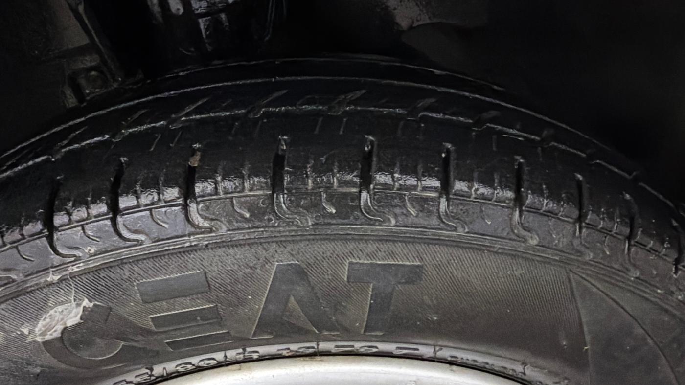 2016 Renault Kwid RXT 1.0, CNG, Manual, 71,565 km, Left Front Tyre Tread