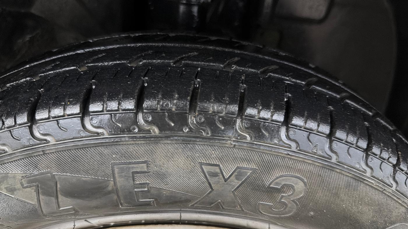2016 Renault Kwid RXT 1.0, CNG, Manual, 71,565 km, Right Front Tyre Tread