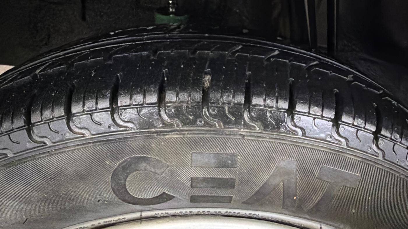 2016 Renault Kwid RXT 1.0, CNG, Manual, 71,565 km, Right Rear Tyre Tread