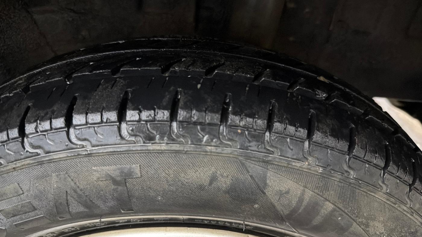 2016 Renault Kwid RXT 1.0, CNG, Manual, 71,565 km, Left Rear Tyre Tread