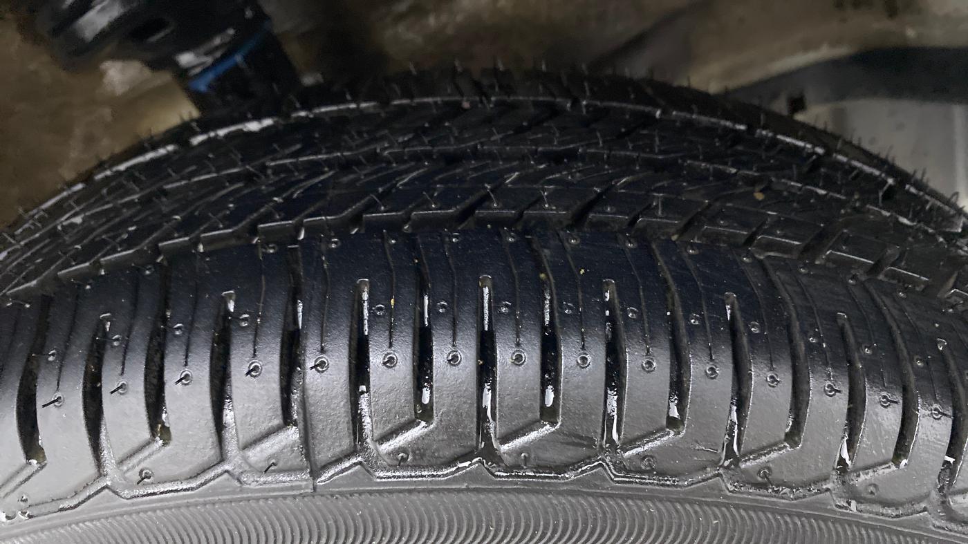 2017 Maruti Wagon R 1.0 VXI, Petrol, Manual, 28,855 km, Right Front Tyre Tread