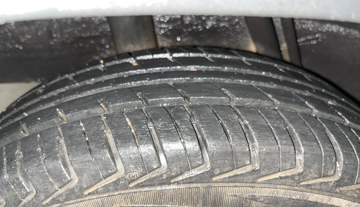 2018 Renault Kwid RXL, Petrol, Manual, 33,827 km, Right Rear Tyre Tread